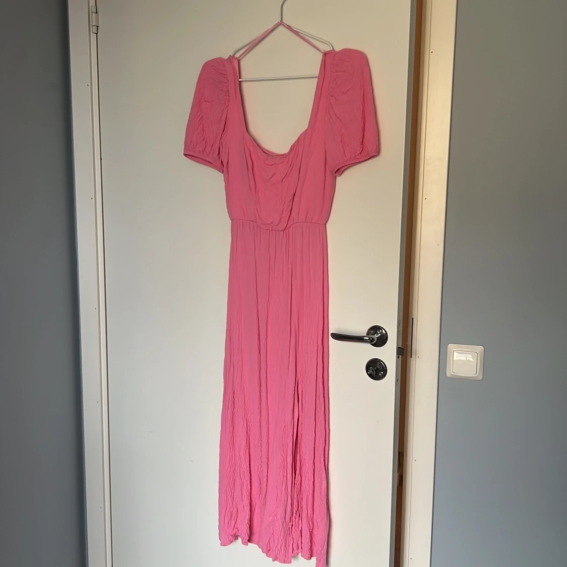 Rosa långklänning från Stradivarius