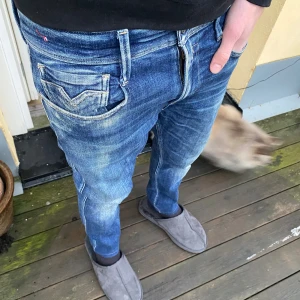 Replay Anbass jeans  - Föööör feta Replay jeans i modellen Anbass i perfekt skick 🙌 Storlek 32/34 men har syts upp till 32/32, skriv vid fråga 🔥 