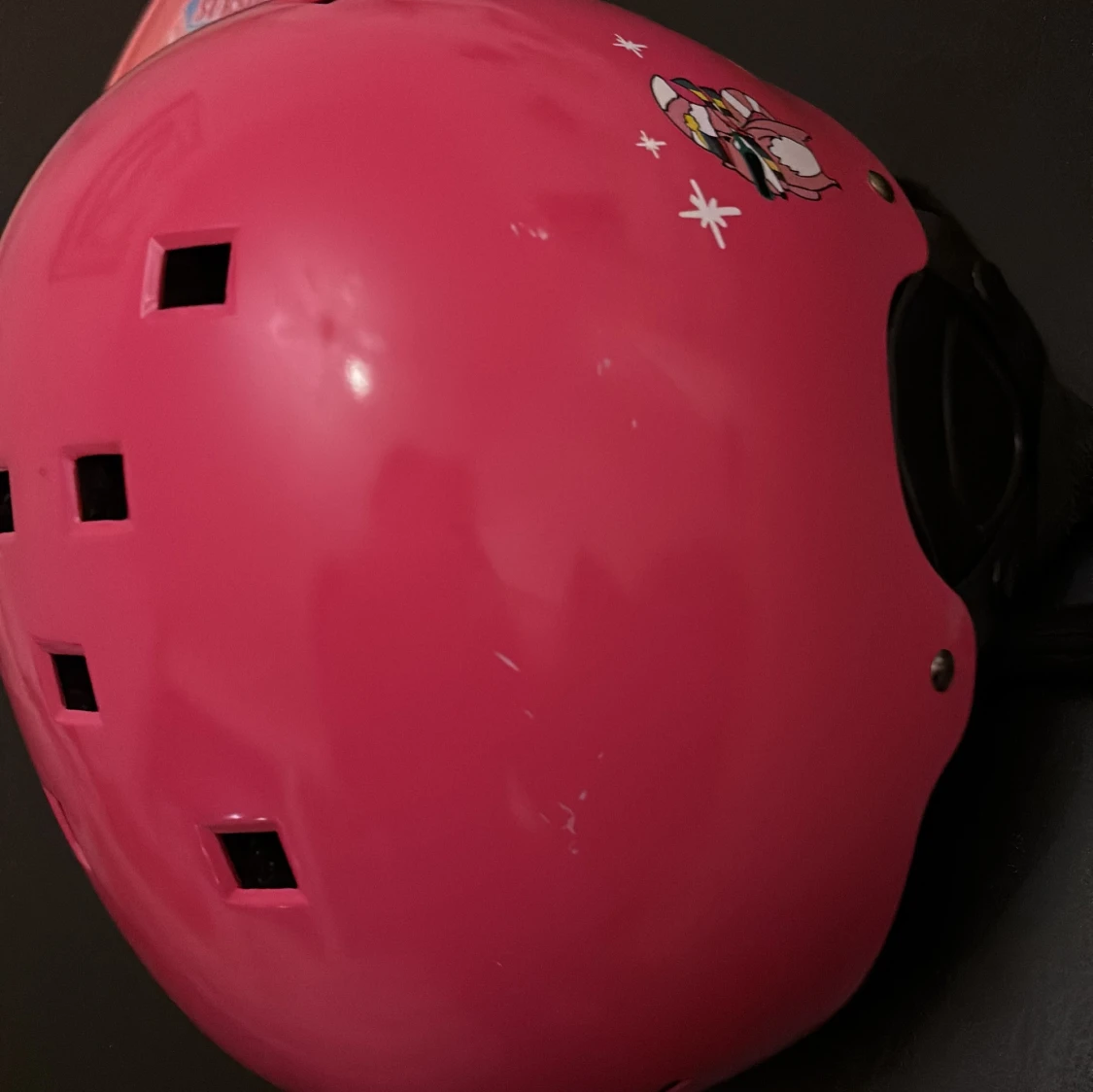 Rosa hjälm med tvättbjörnsdekal 52/56 - 4