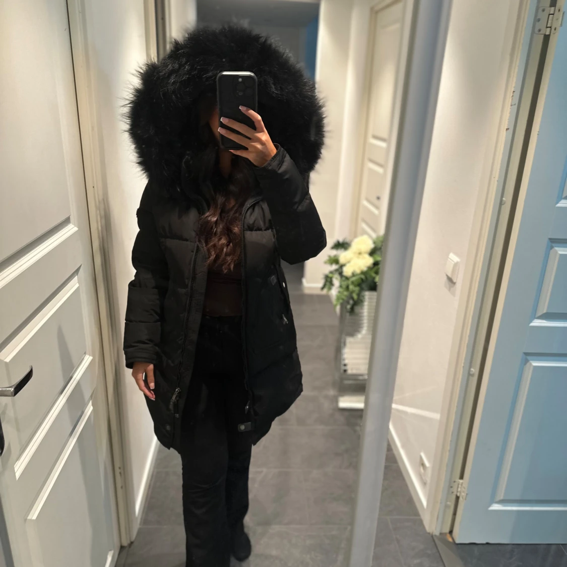 Svart pufferjacka från Cedrico med äkta päls - 4