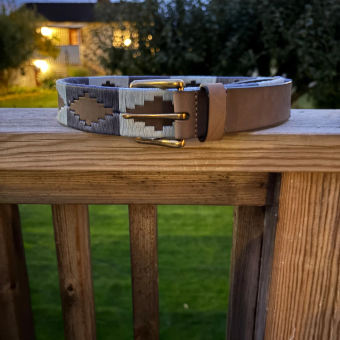 Mörk blå och ljus blå broderat bälte - 1