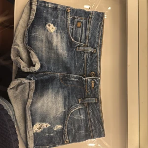 Jeans shorts  - Super snygga jeans shorts perfekt med en fin topp till sommaren.Priset kan diskuteras 
