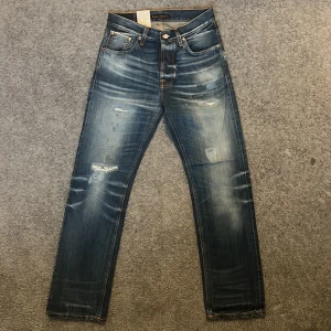 ‼️Helt nya ‼️Nudie Selvedge - Tja säljer nu ett par helt nya Nudie Selvedge jeans i storlek W28/L30 i modellen loose leif för endast 1499kr! Pris är ej hugget i sten, hör av er i dm vid funderingar 