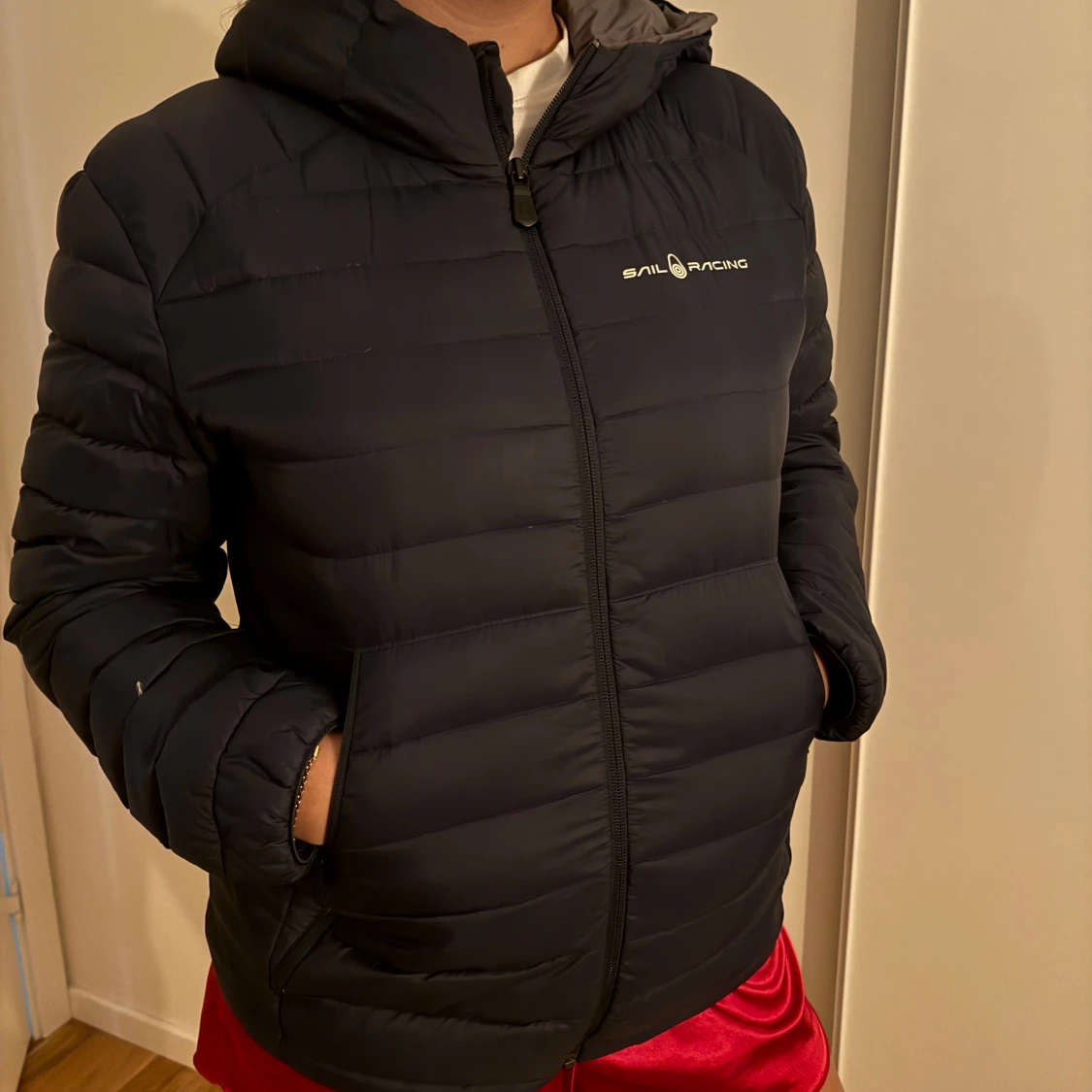 Mörkblå pufferjacka från Sail Racing