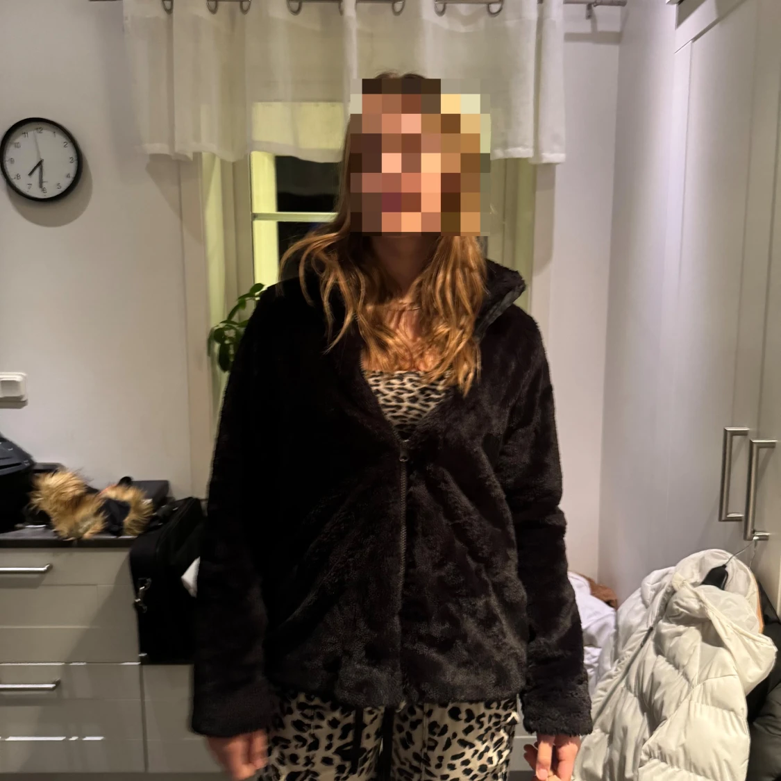 Svart teddyjacka med dragkedja - 1