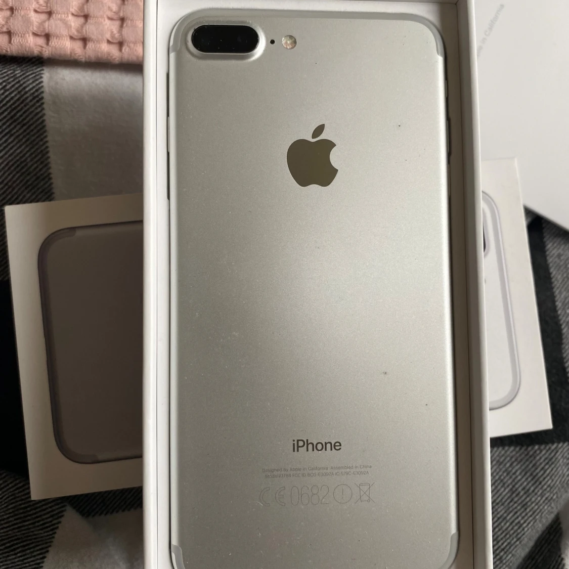 iPhone 7 Plus 32GB Silver - 1