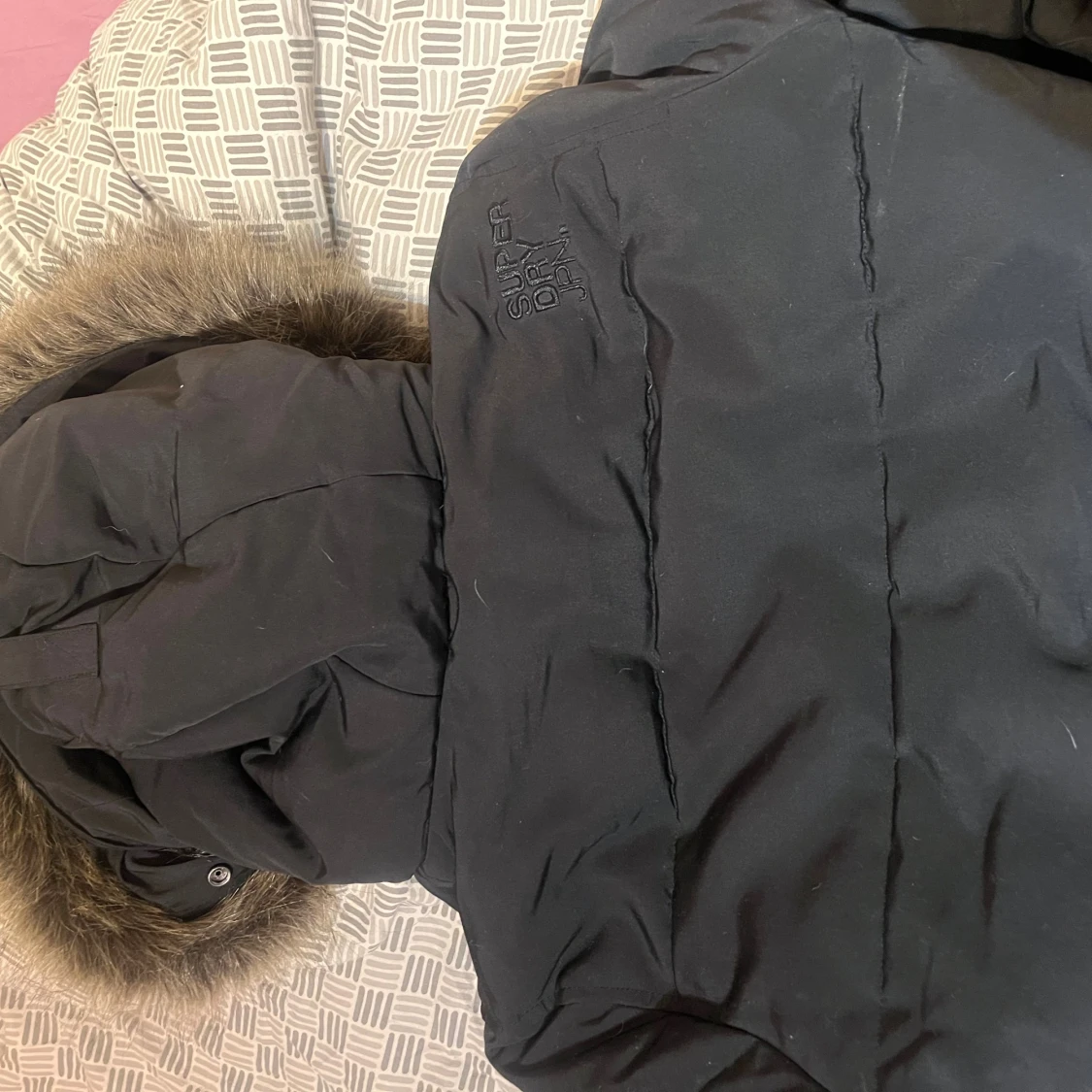 Svart dunjacka med päls på superdry - 2