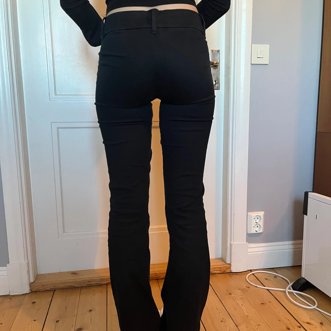 Svarta bootcut byxor - 1