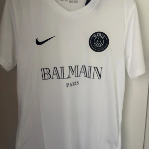 Vit PSG balmain tröja - Tröjan är helt ny 