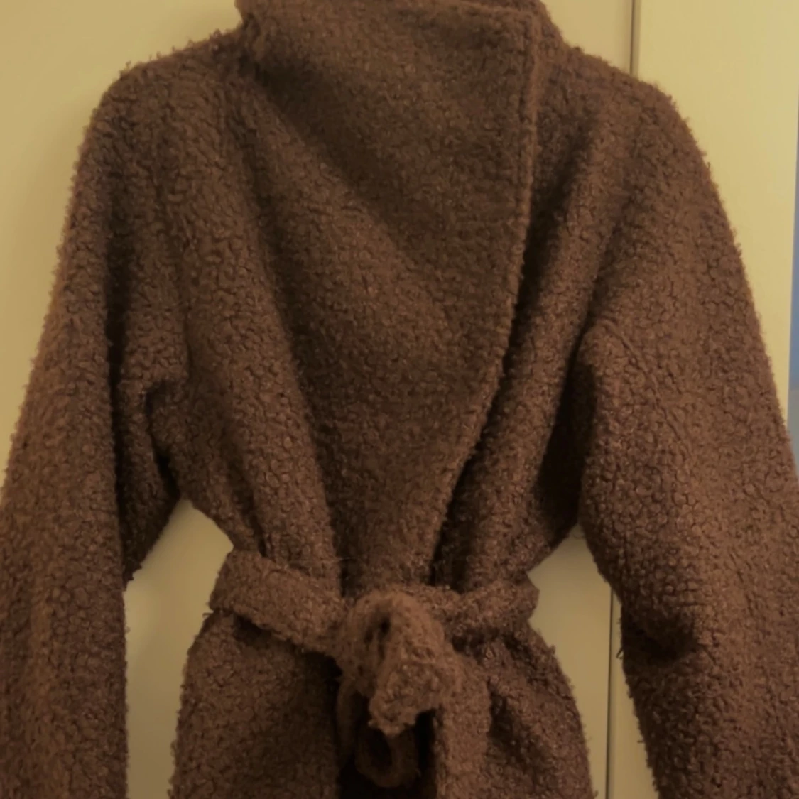 Brun teddyjacka med bälte Gina Tricot XS - 2