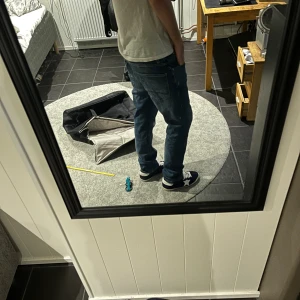 Regular jeans GRANT 521 - Ovanligt najs passform på de här paret grant 521, sitter regular typ och najs över skorna. W34 L32, passar dock mig som vanligtvis har 32 ish.