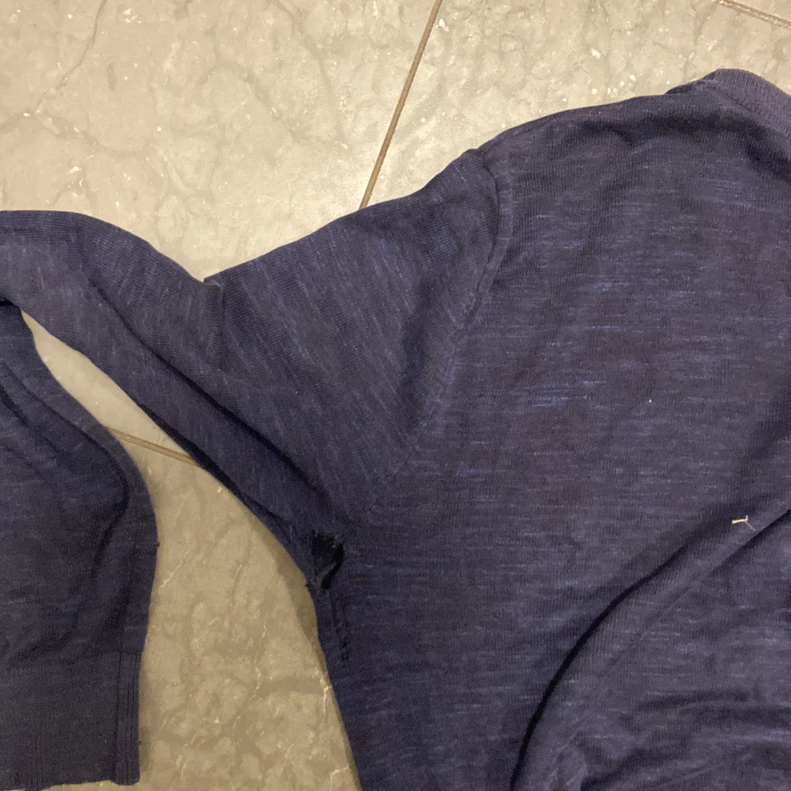 Mörkblå stickad tröja från H&M - 2