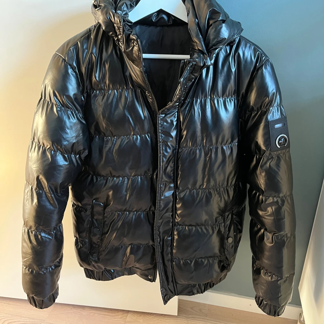 Snygg glansig vinterjacka