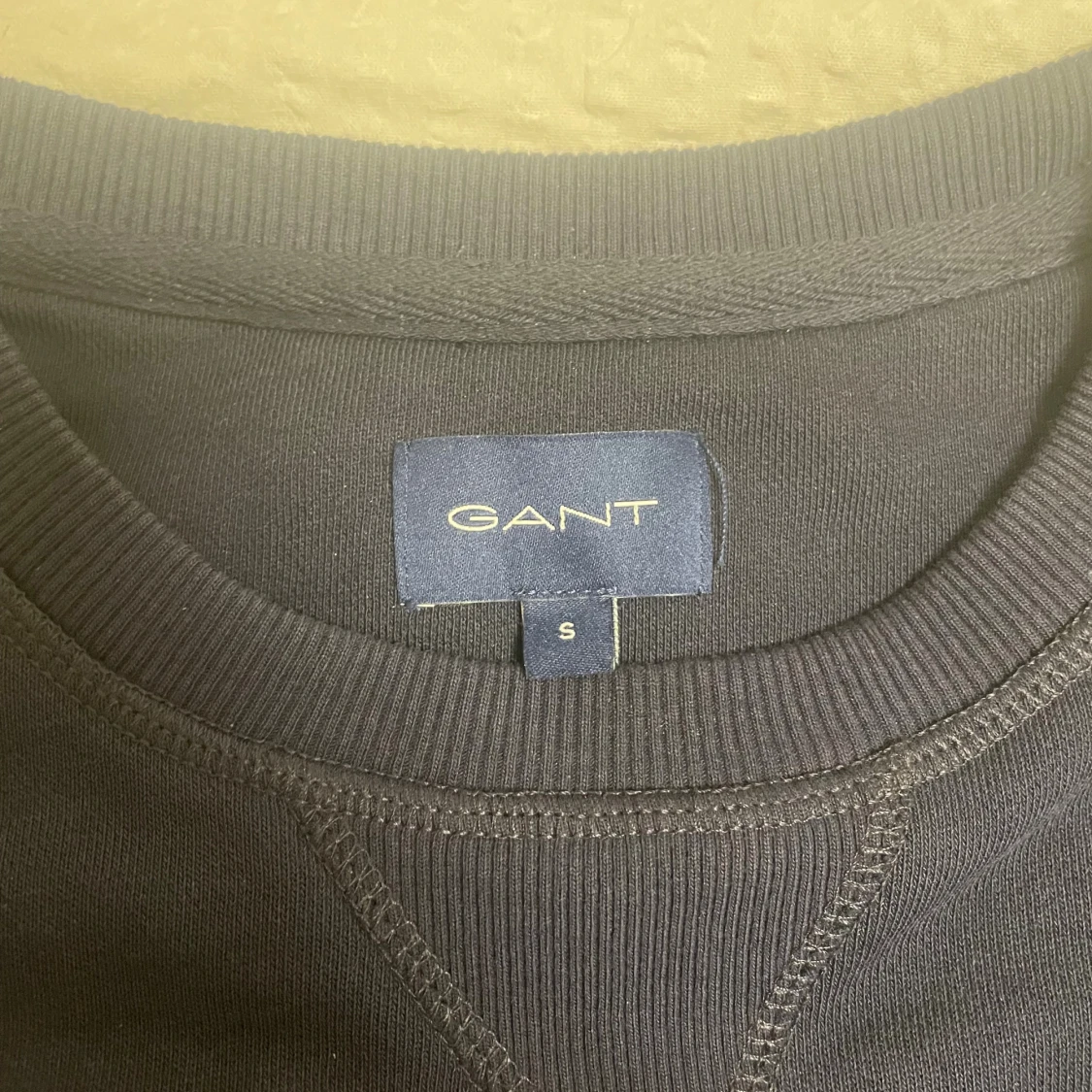 Mörkblå sweatshirt från GANT - 2