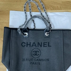 Svart shoppingväska  - Svart shoppingväska 