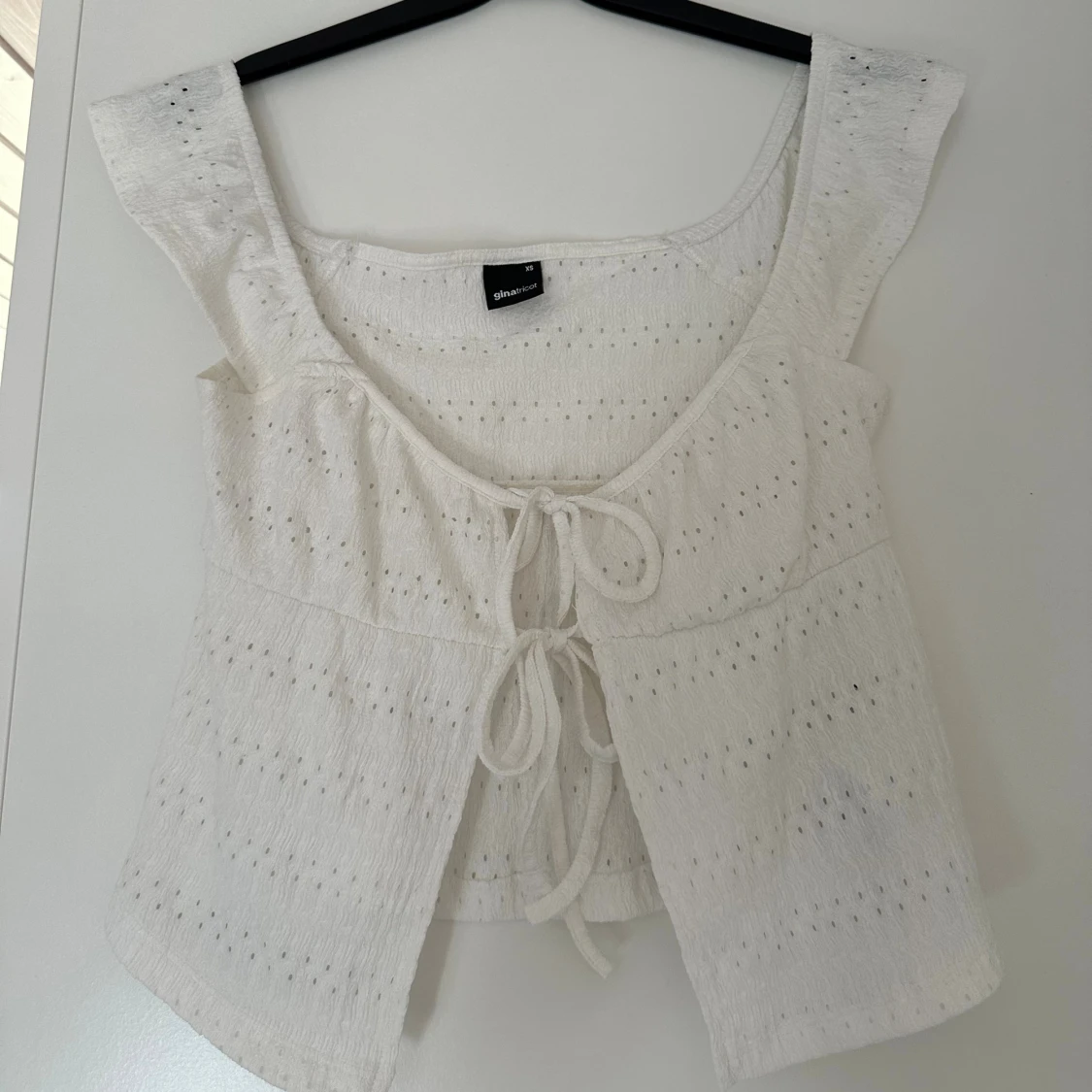 Vit blus med knyt från Gina Tricot - 3