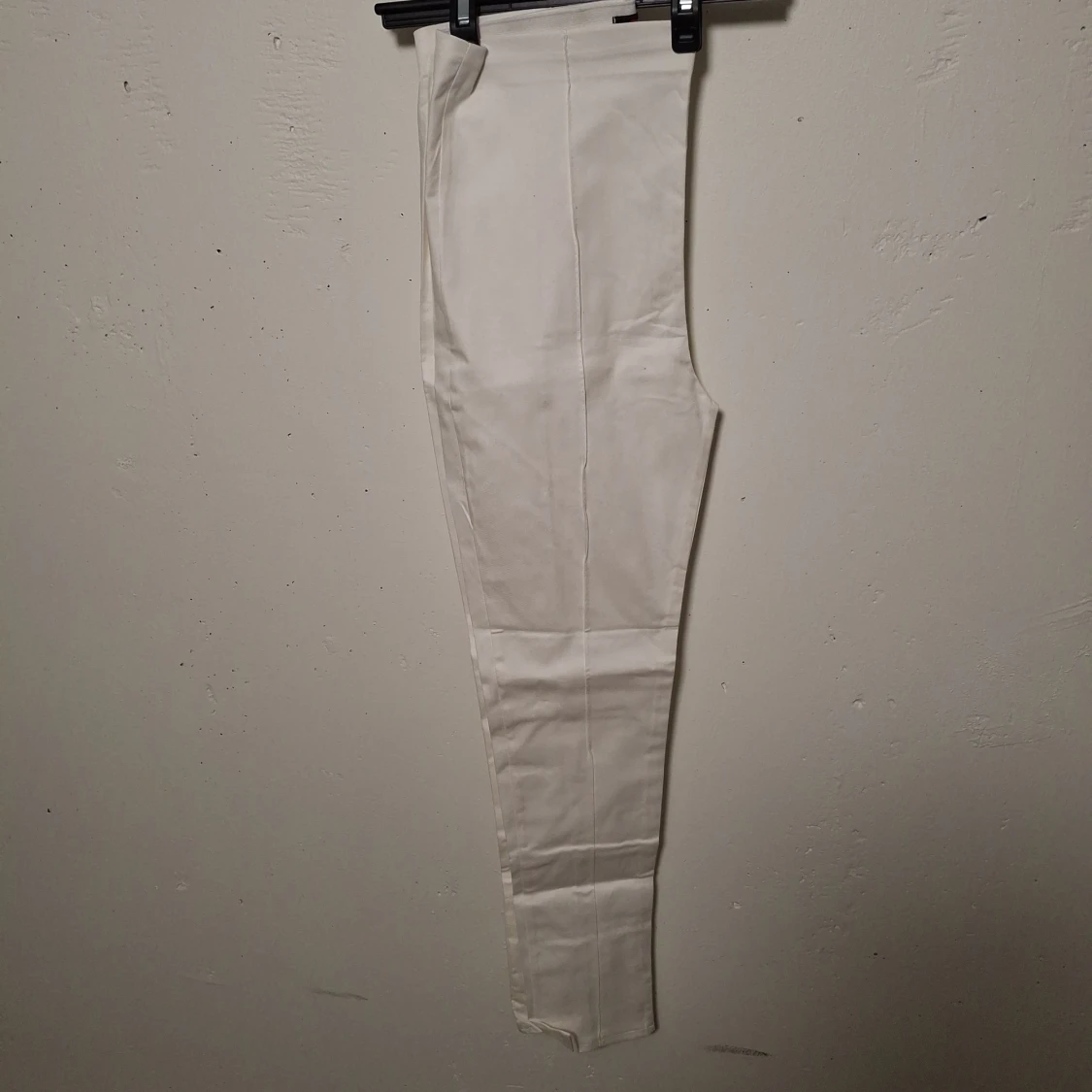 Vita slim byxor med dragkedja - 3