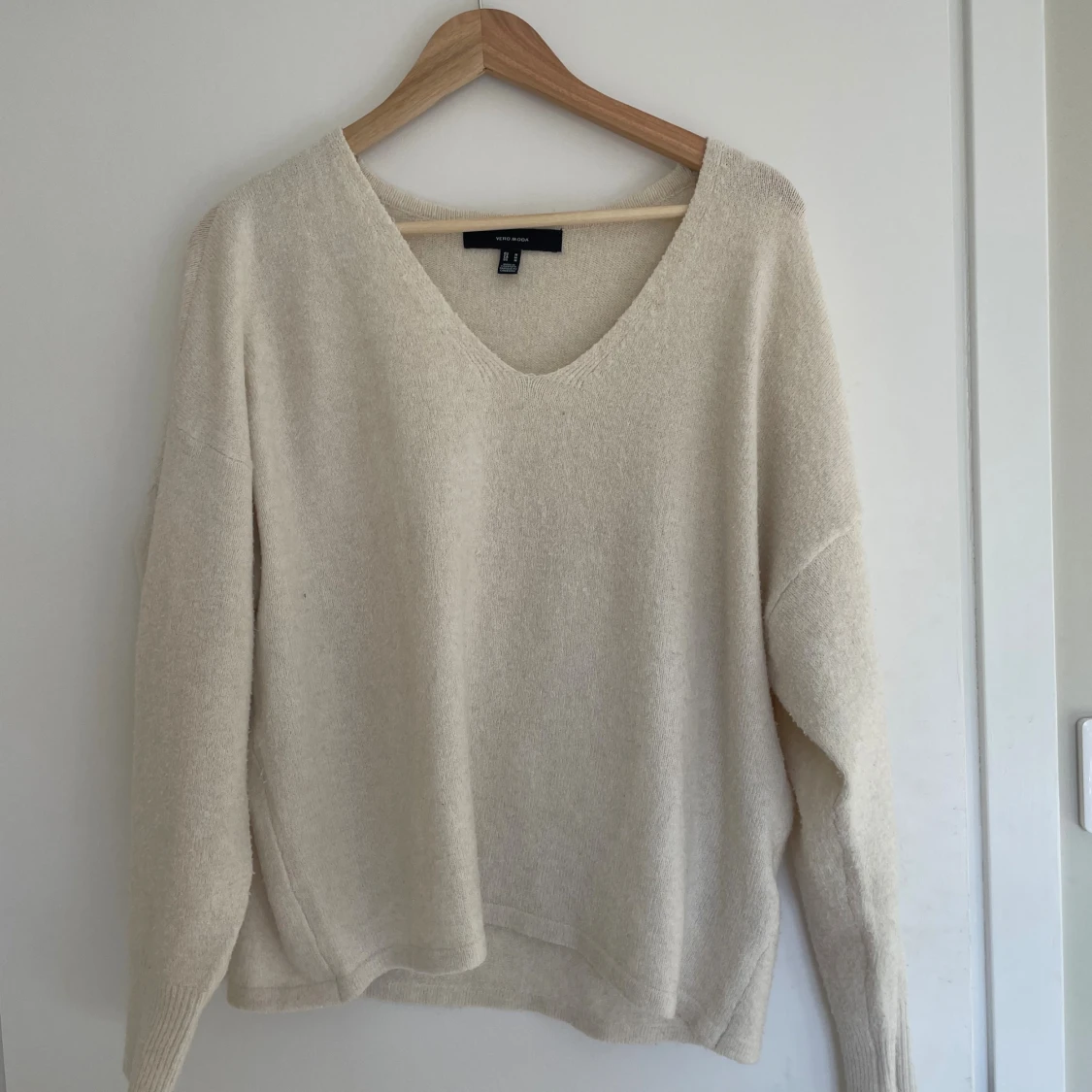 Beige stickad v-ringad tröja H&M