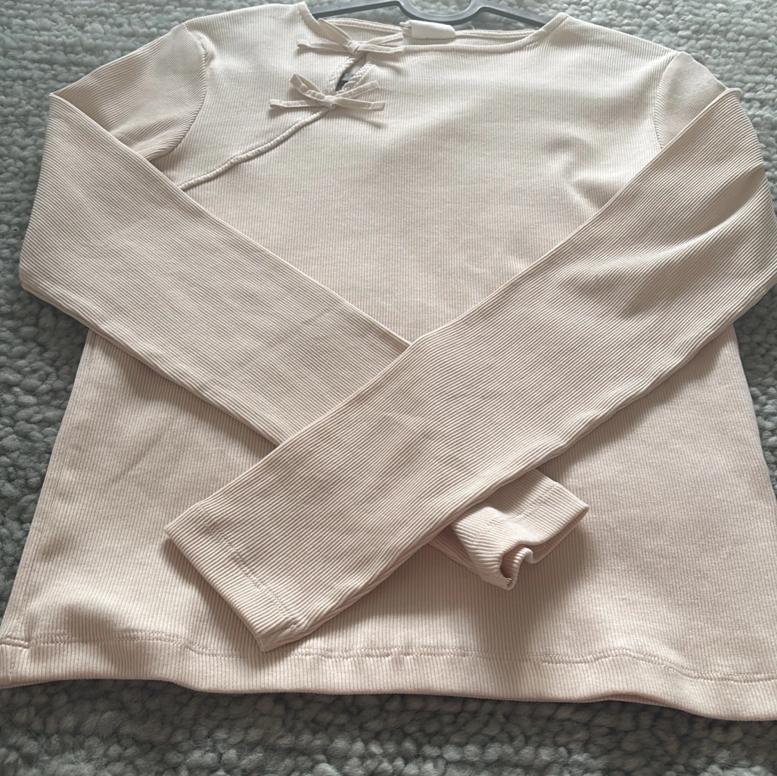 Beige ribbad långärmad topp från Zara - 2