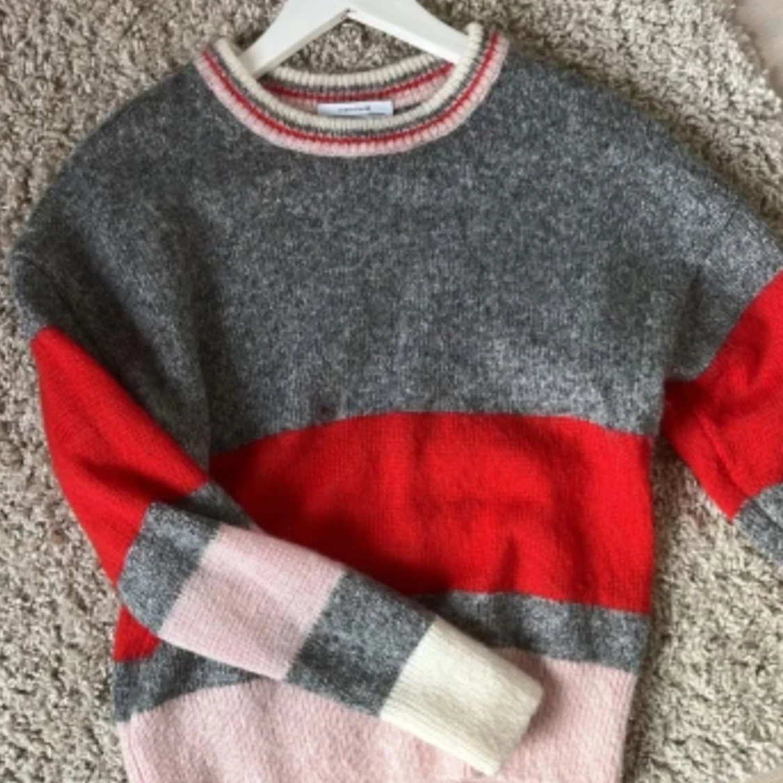 Stickad tröja från & Other Stories - 1