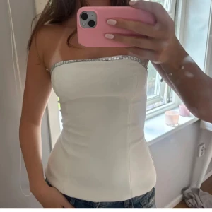 Vit bandeu topp - Super snygg topp från Zara i storlek S💕