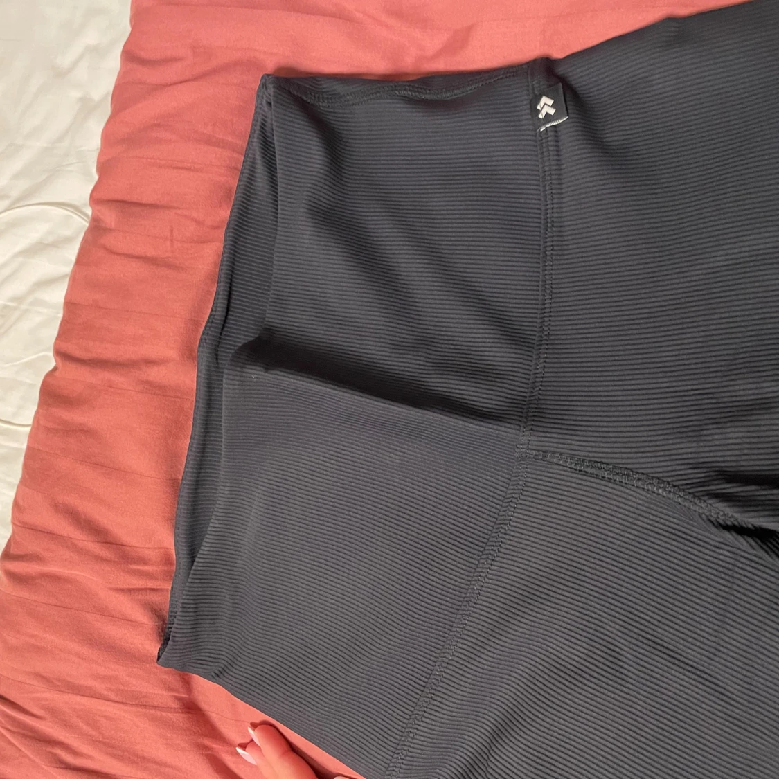 Svarta ribbade vida byxor - 1