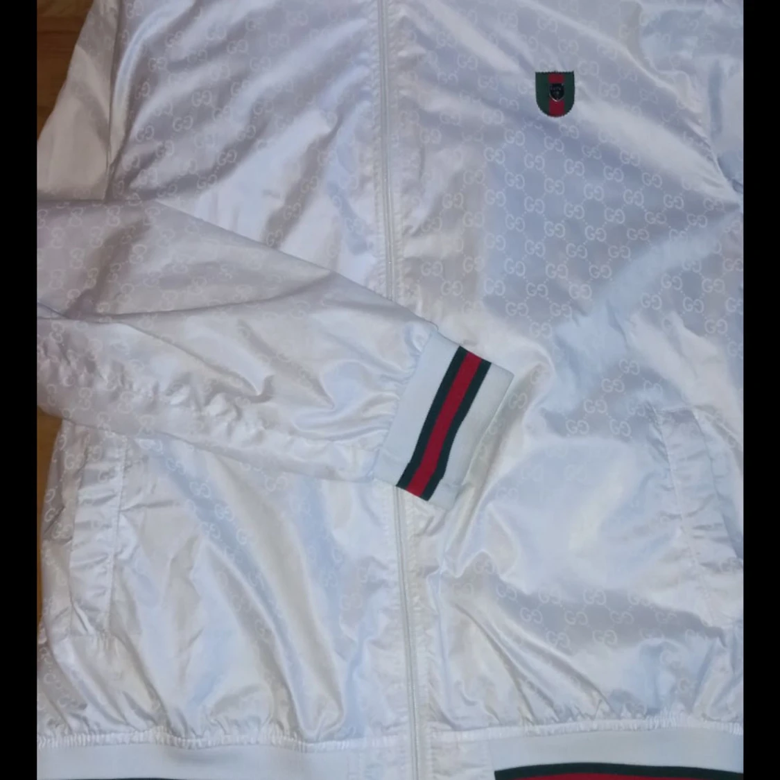Vit vindjacka från Gucci äkta storlek lek xxl men passar L - 1