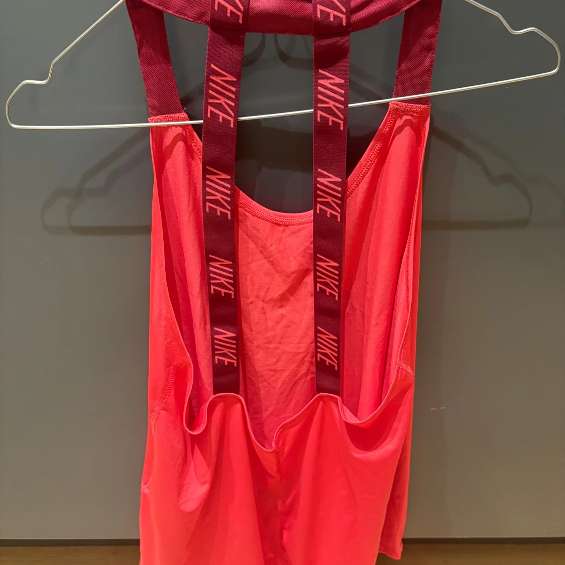 Nike röd Dri-Fit linnetopp M - 1