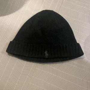 Ralph lauren mössa - Trevlig raffe mössa nu inför vinter, ganska kort.