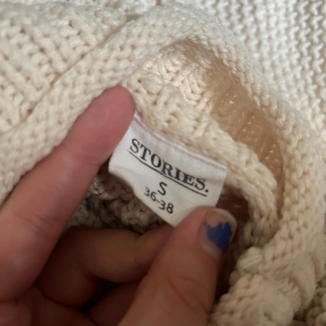 Vit stickad tröja  - 1