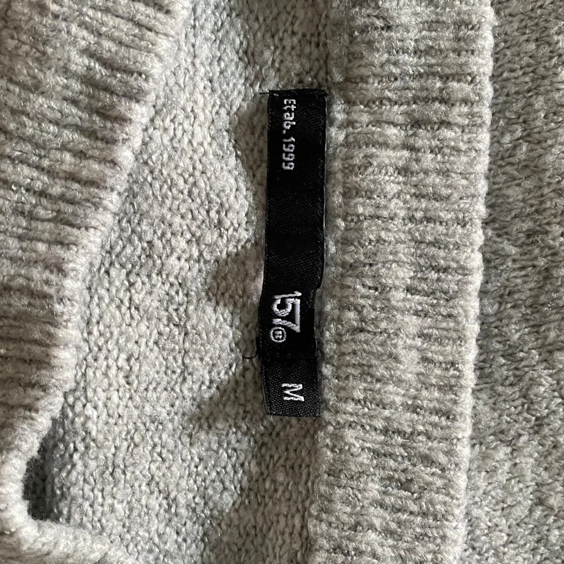 Grå stickad tröja från 157 - 2