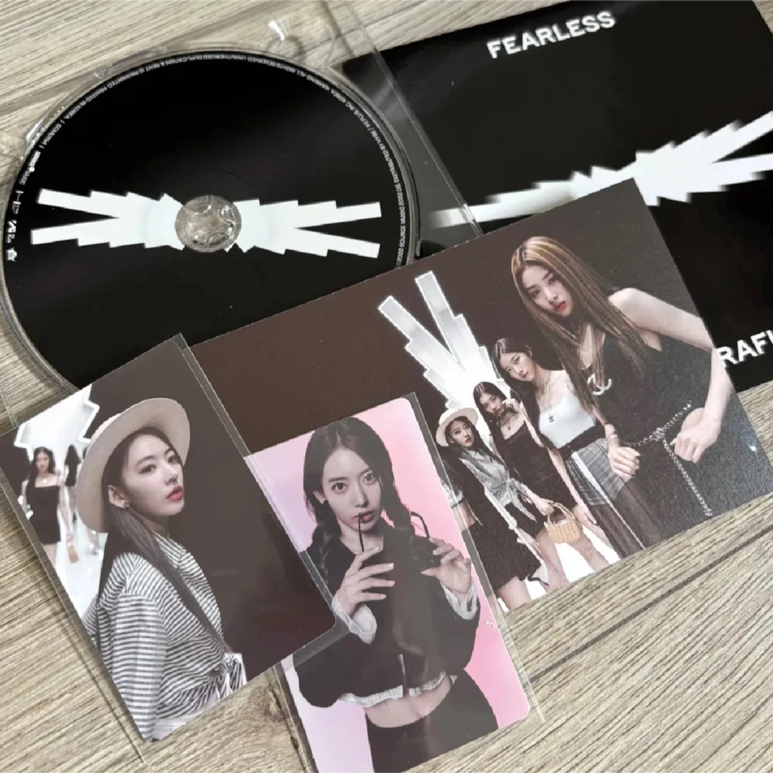 LE SSERAFIM FEARLESS 