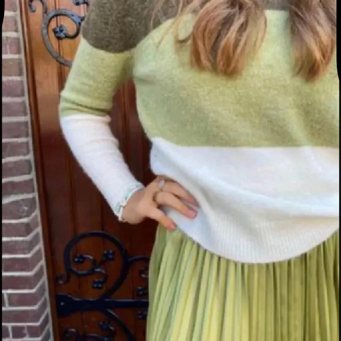 Randig stickad tröja i grönt och vitt - 2