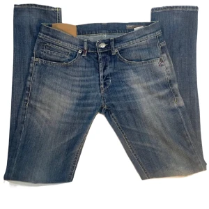 Dondup jeans - Säljer ett par dondup george jeans. Väldigt bra skick knappt använda storlek 31/31