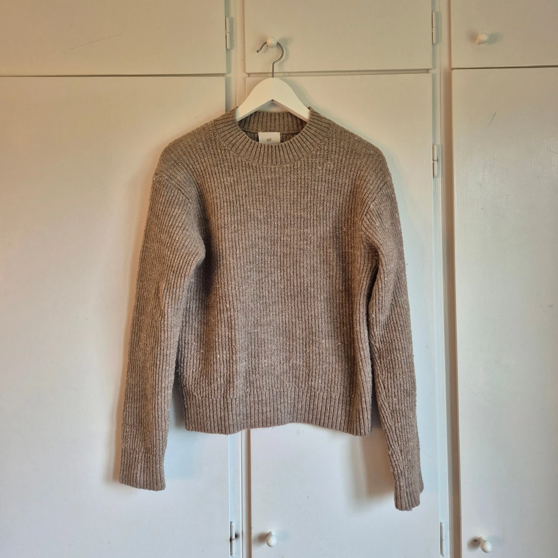 Brun stickad tröja - 1