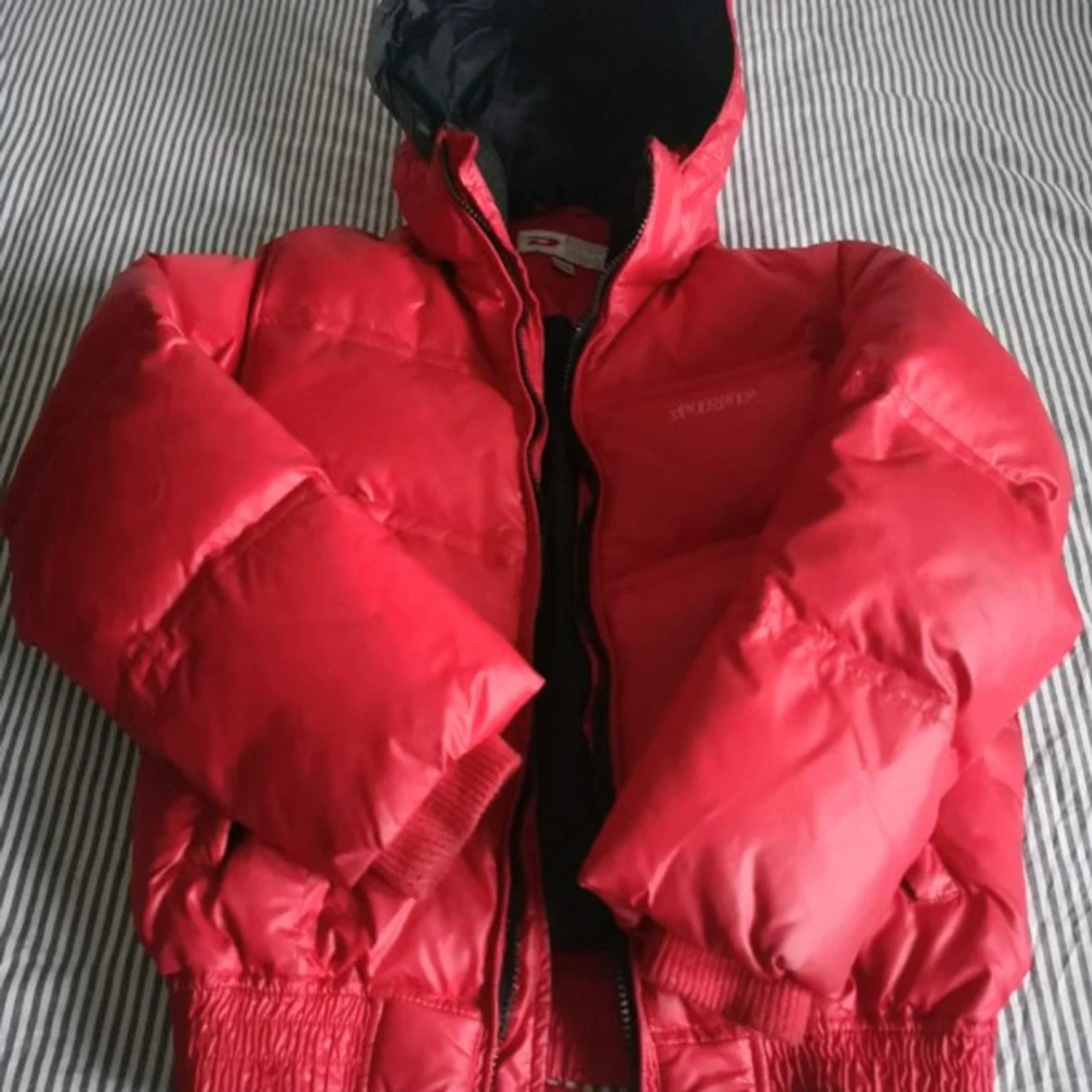 Röd Dunjacka Från Drop strl 152