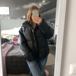 Jacka💕 - Supersnygg jacka från h&m som tyvärr är för stor för mig🤍