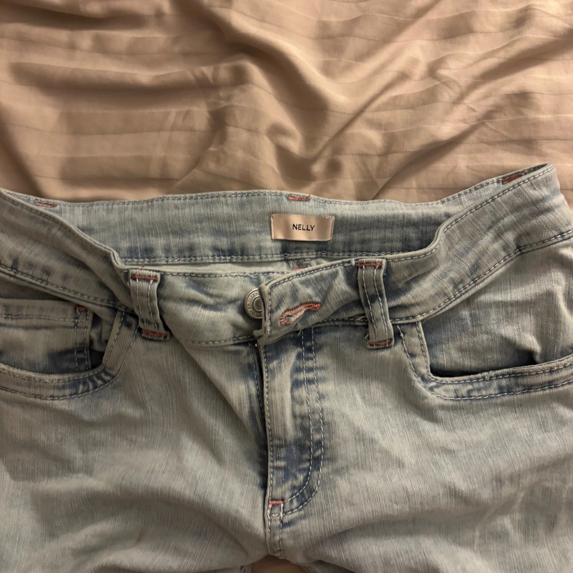 Ljusblå bootcut jeans från Nelly - 2