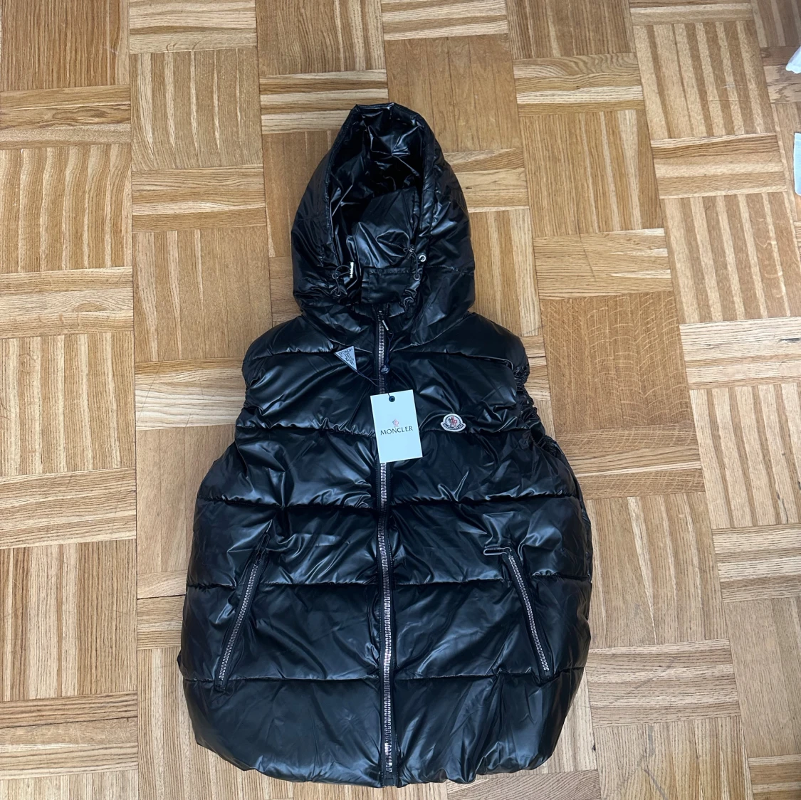 Svart pufferjacka från Moncler