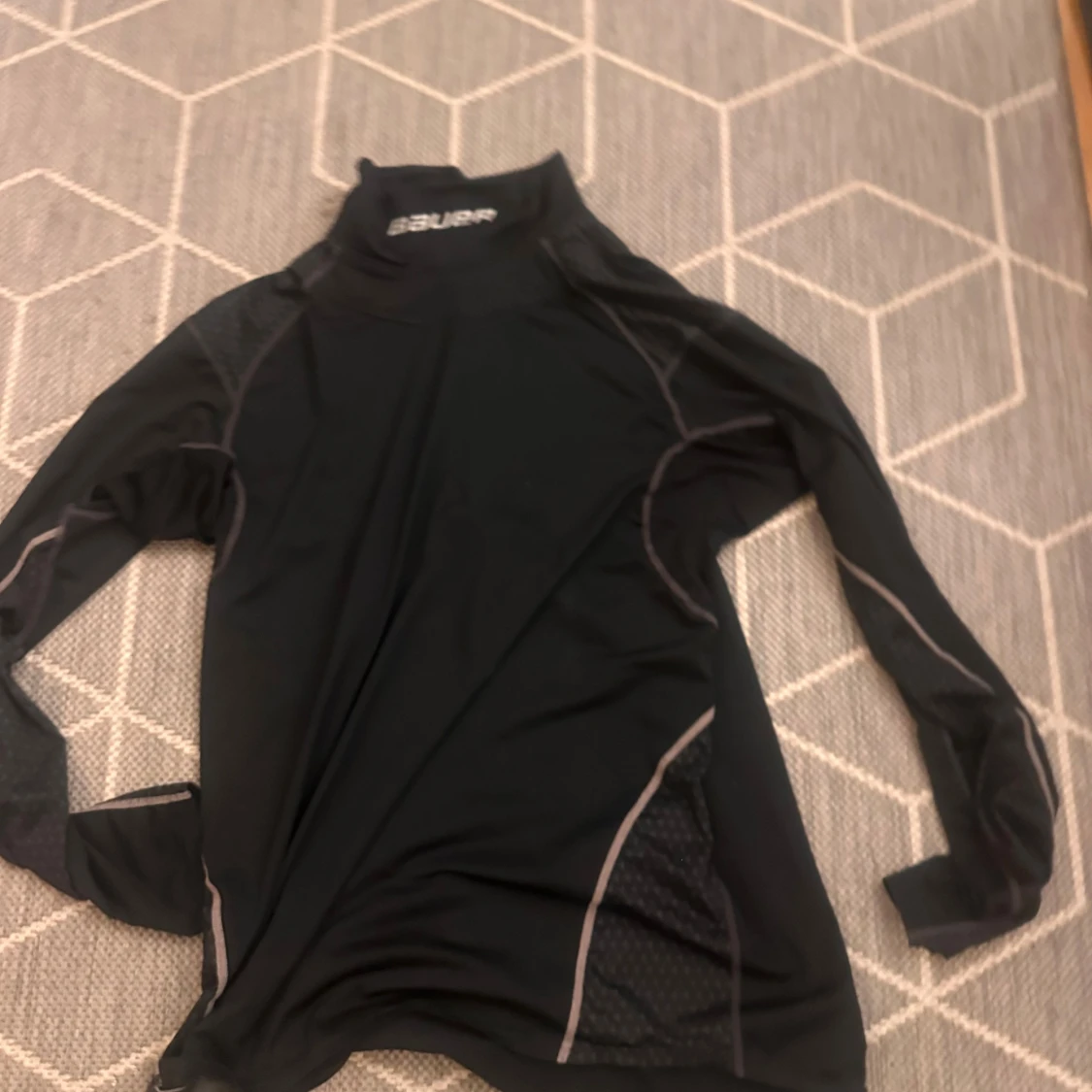 Svart halskyddstöja från Bauer 