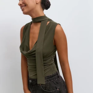 Grön topp - Grön jättefin topp från Gina tricot, helt oanvänd med lappen kvar