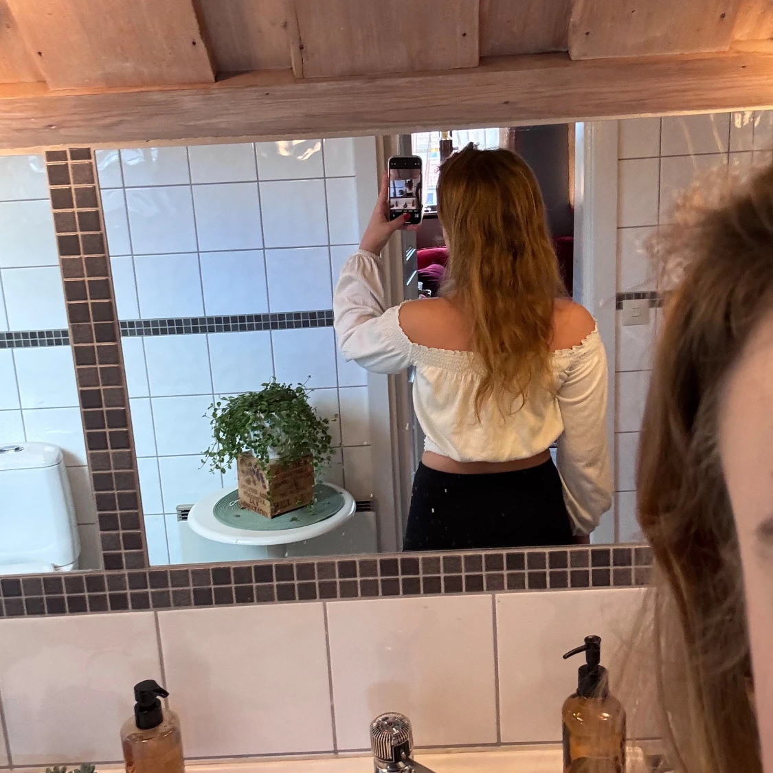 Offshoulder croppad topp i vit - 1