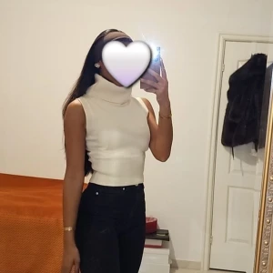 Snygg ärmlös polo från zara  - Säljer den virala snygga polo tröja från zara som funkar både S/XS