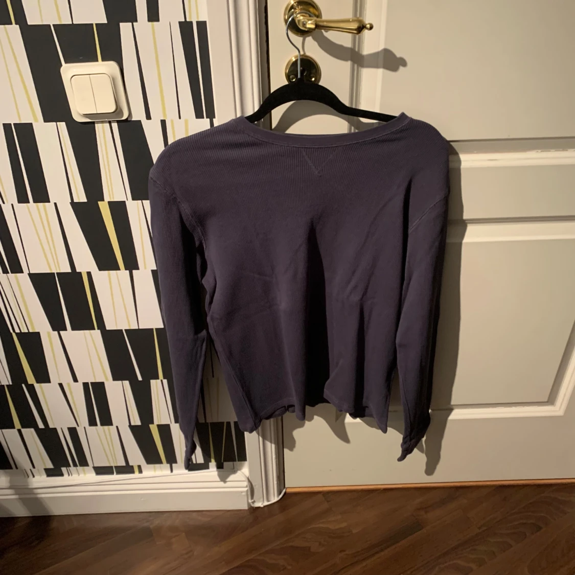 Mörkblå långärmad tröja - 1