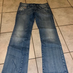 Diesel jeans  - Säljer dessa skitsnygga ljusblå lågmidjade jeans från diesel industry. Säljer då de tyvärr inte passar mig, har inga bilder på. Helt nya, aldrig använda. Storlek W30 L30, sitter ungefär som s. Köpta för 1200, säljer för 500💗