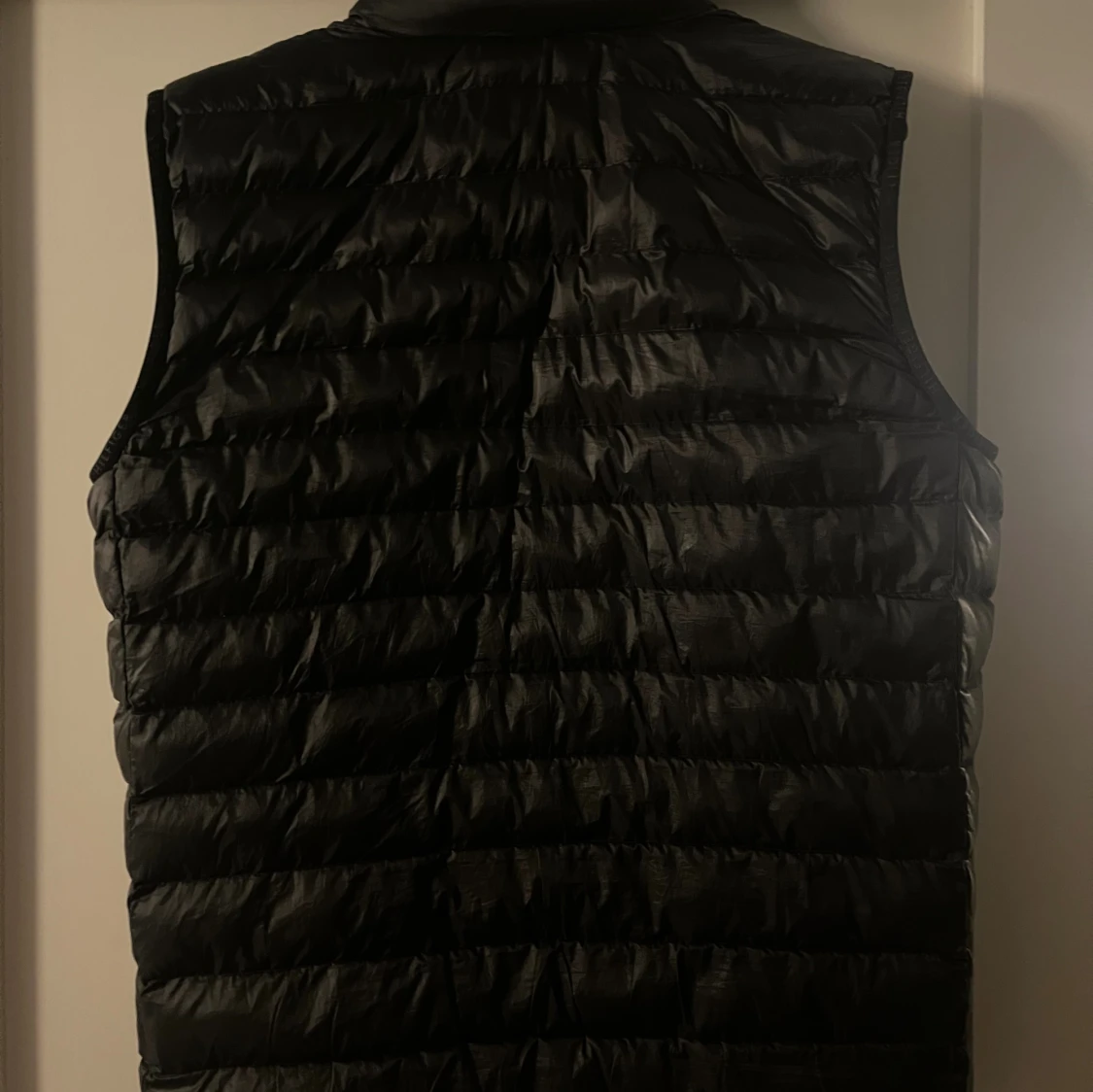 Svart dunväst från Tommy Hilfiger - 1