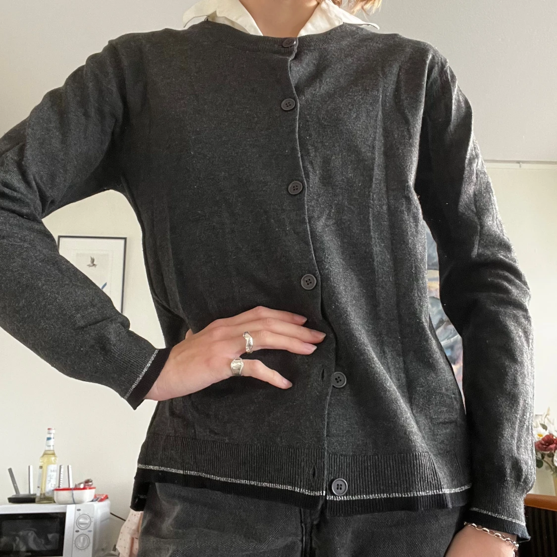 Mörkgrå kofta med knappar - 2