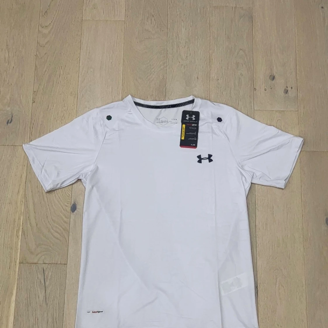 Vit under armour T-shirt 