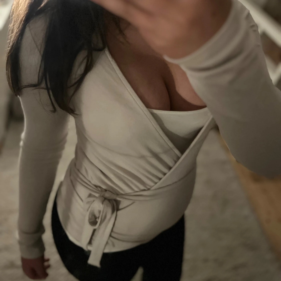 Beige omlottopp med knytband