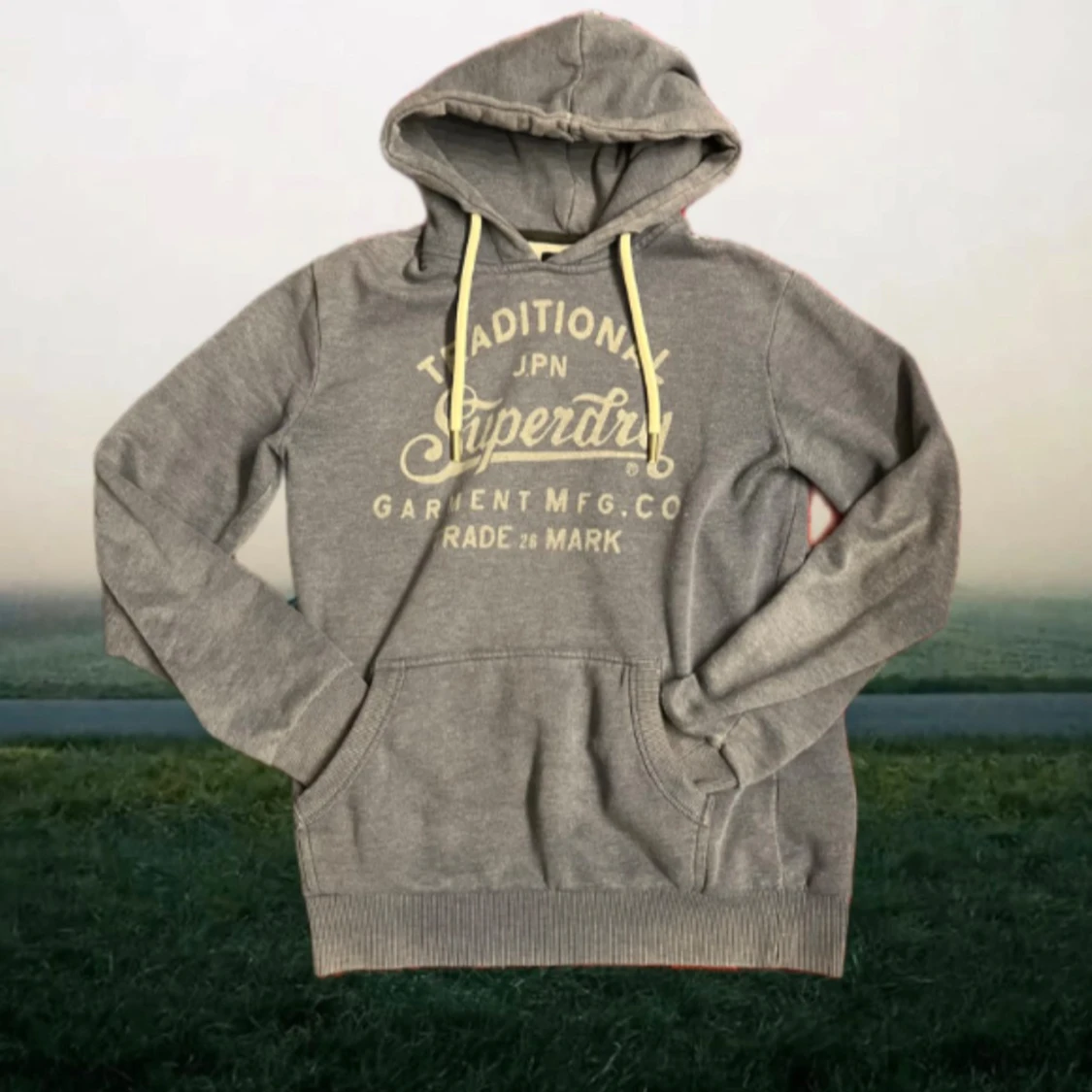 Grå hoodie från Superdry   - 1